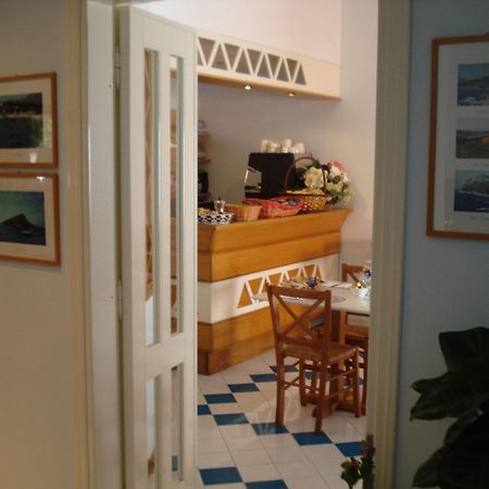 Hotel La Lampara Golfo Aranci Exterior photo