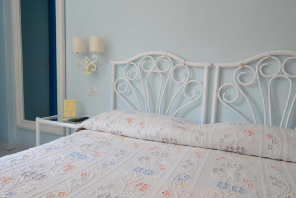 Hotel La Lampara Golfo Aranci Room photo