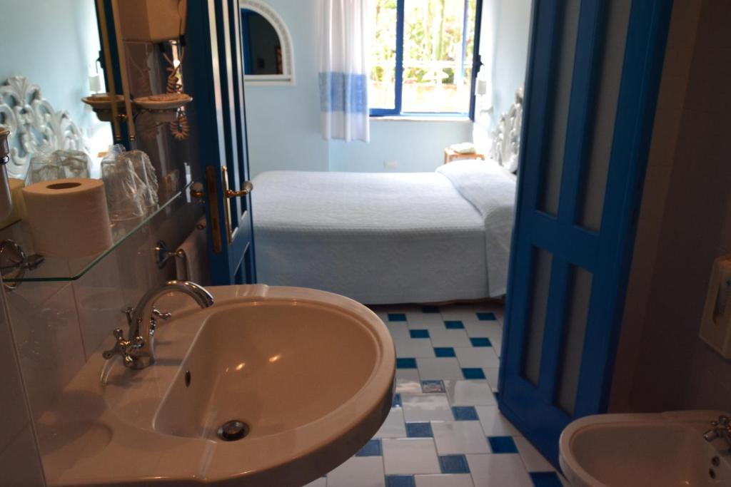 Hotel La Lampara Golfo Aranci Room photo