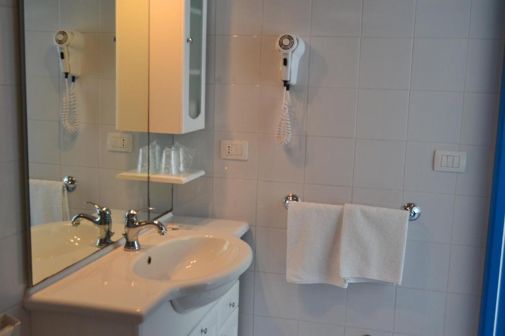 Hotel La Lampara Golfo Aranci Room photo