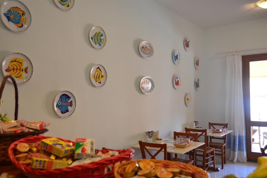 Hotel La Lampara Golfo Aranci Exterior photo