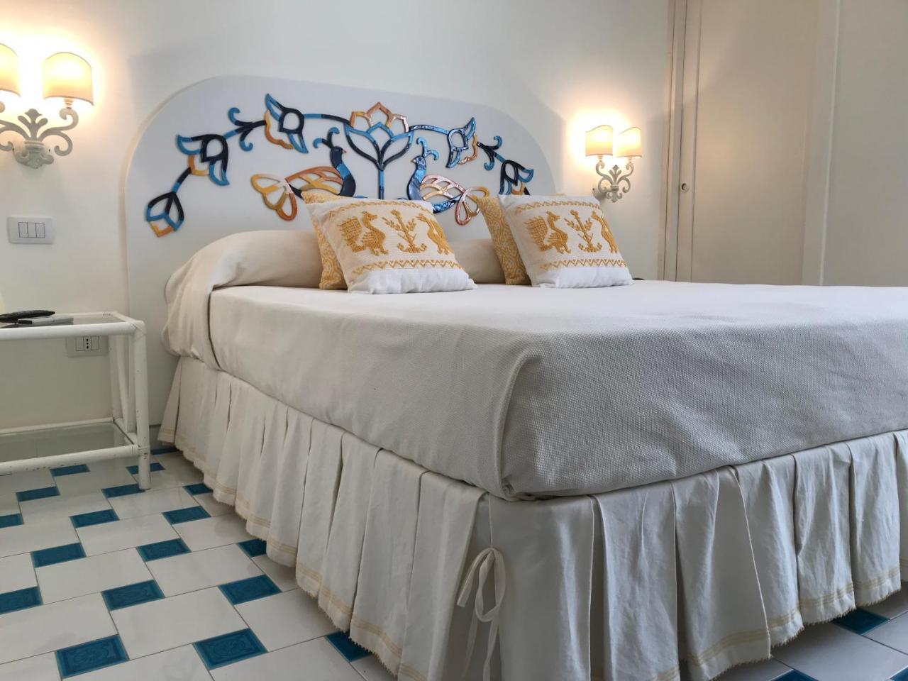 Hotel La Lampara Golfo Aranci Exterior photo